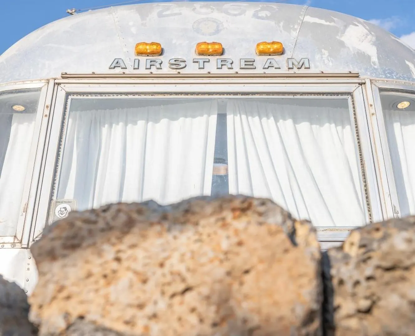 Daire Beachboys - Retro Caravan Airstream Jeju