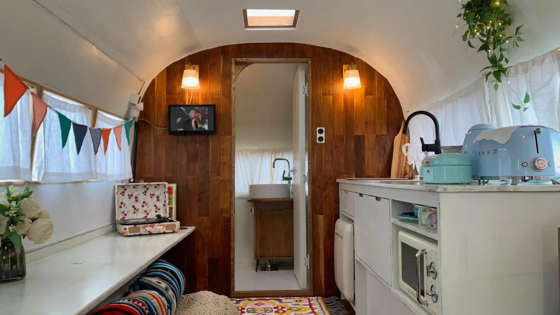 Beachboys - Retro Caravan Airstream Jeju 0*,  Güney Kore