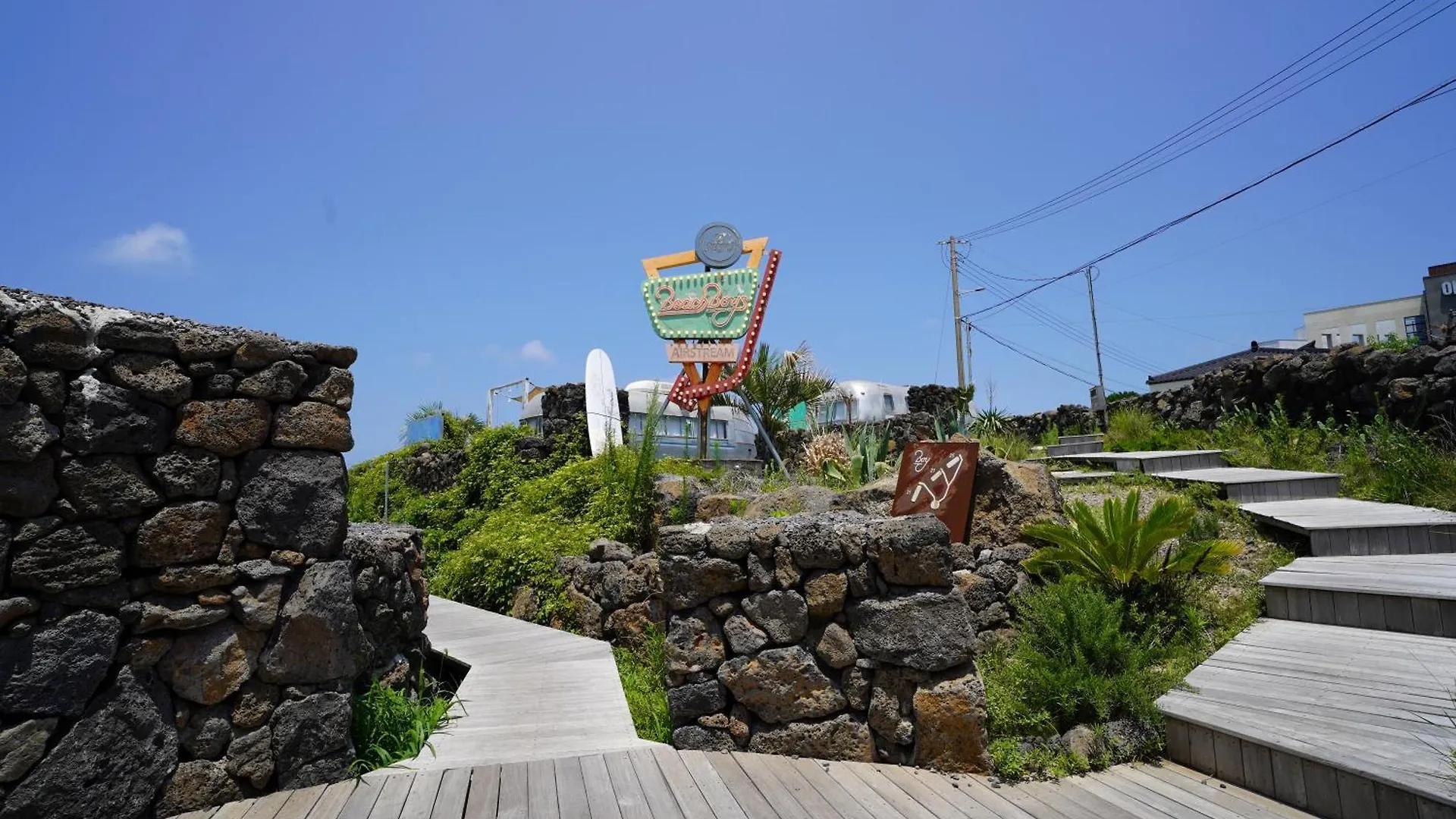 Daire Beachboys - Retro Caravan Airstream Jeju
