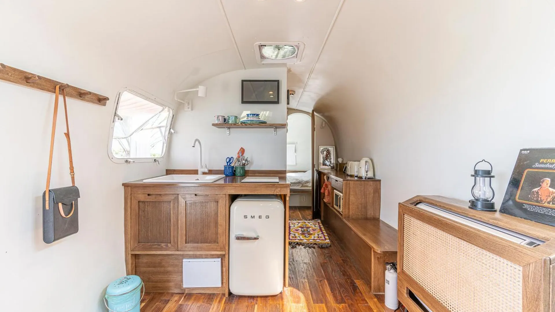 Beachboys - Retro Caravan Airstream Jeju Daire