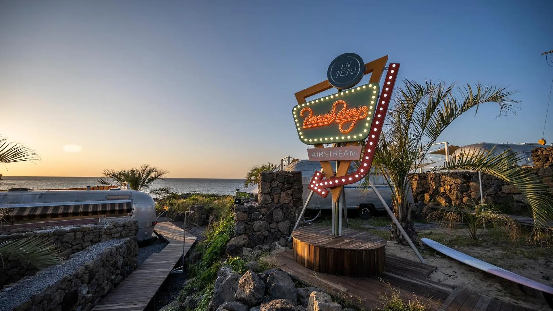 Beachboys - Retro Caravan Airstream Jeju 0*,