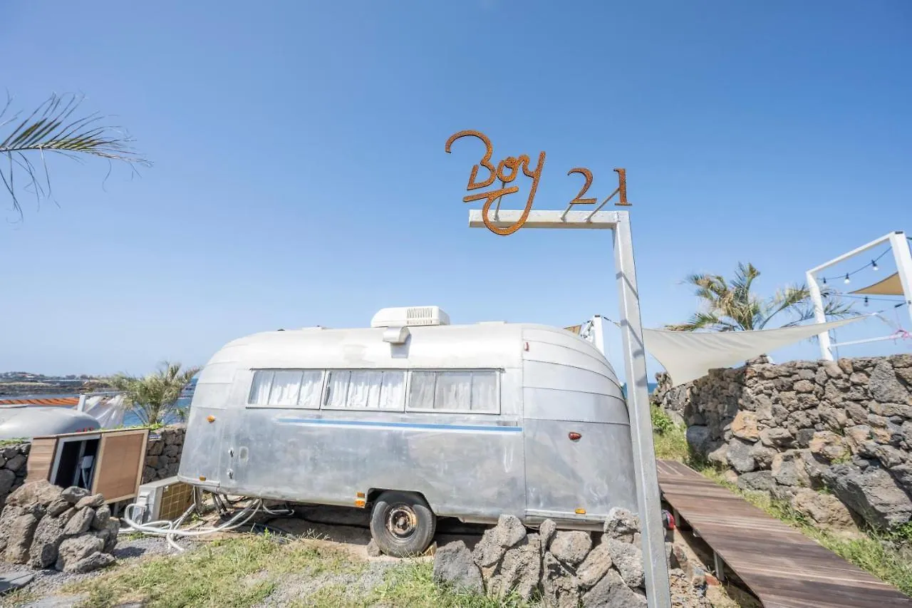 Beachboys - Retro Caravan Airstream Jeju Lejlighed