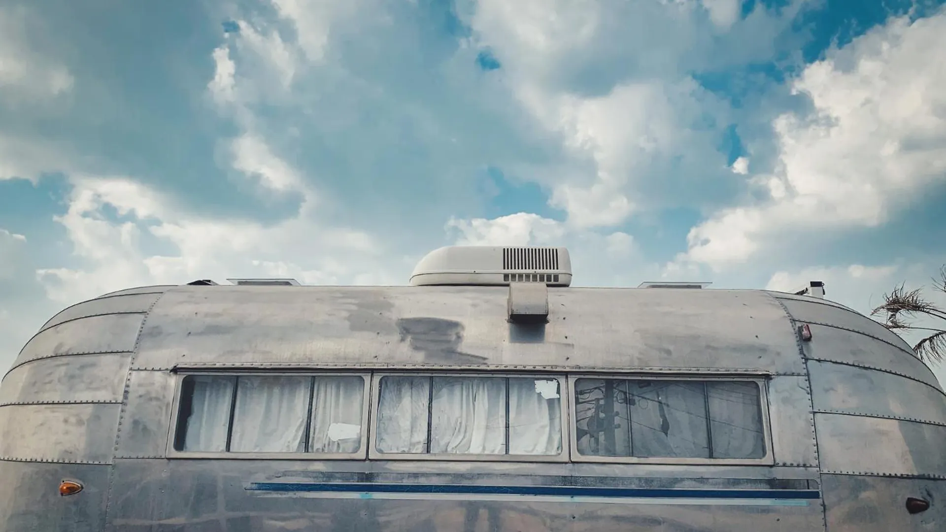 Beachboys - Retro Caravan Airstream Jeju