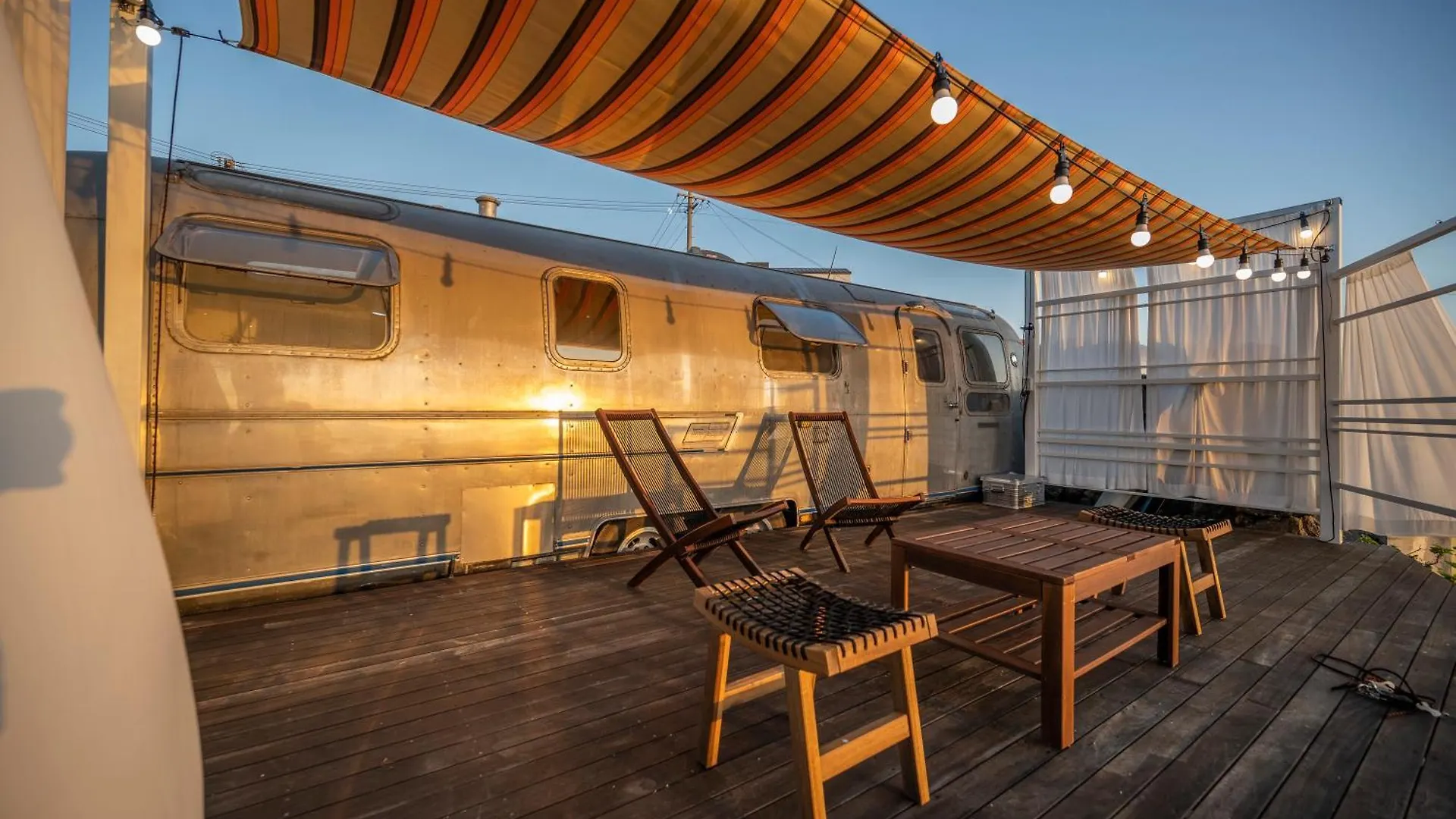 Beachboys - Retro Caravan Airstream Jeju